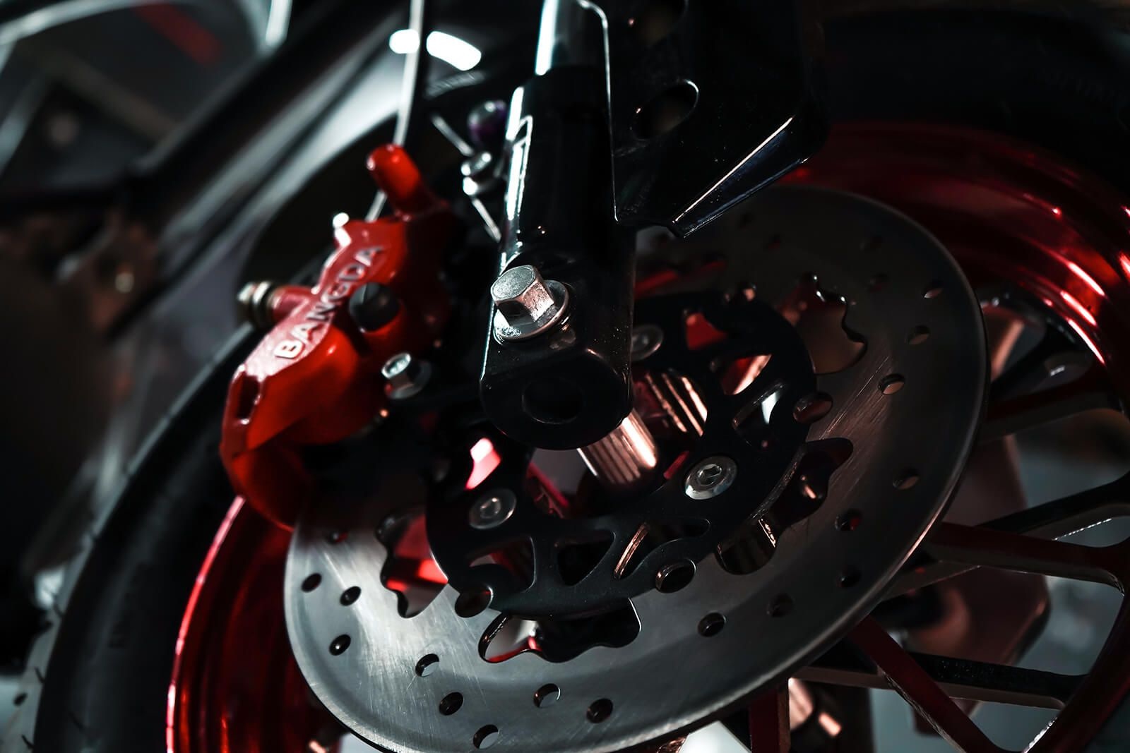 Электромотоцикл WHITE SIBERIA WILD WHEEL 3950W