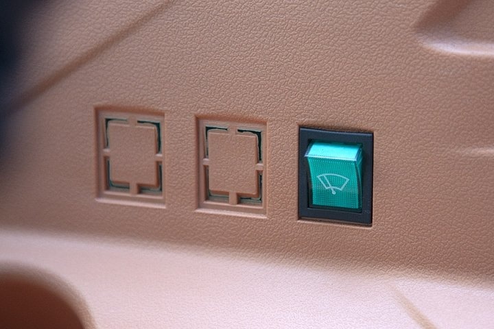 Грузовой электротрицикл Rutrike КАРГО Кабина 1500 60V1000W